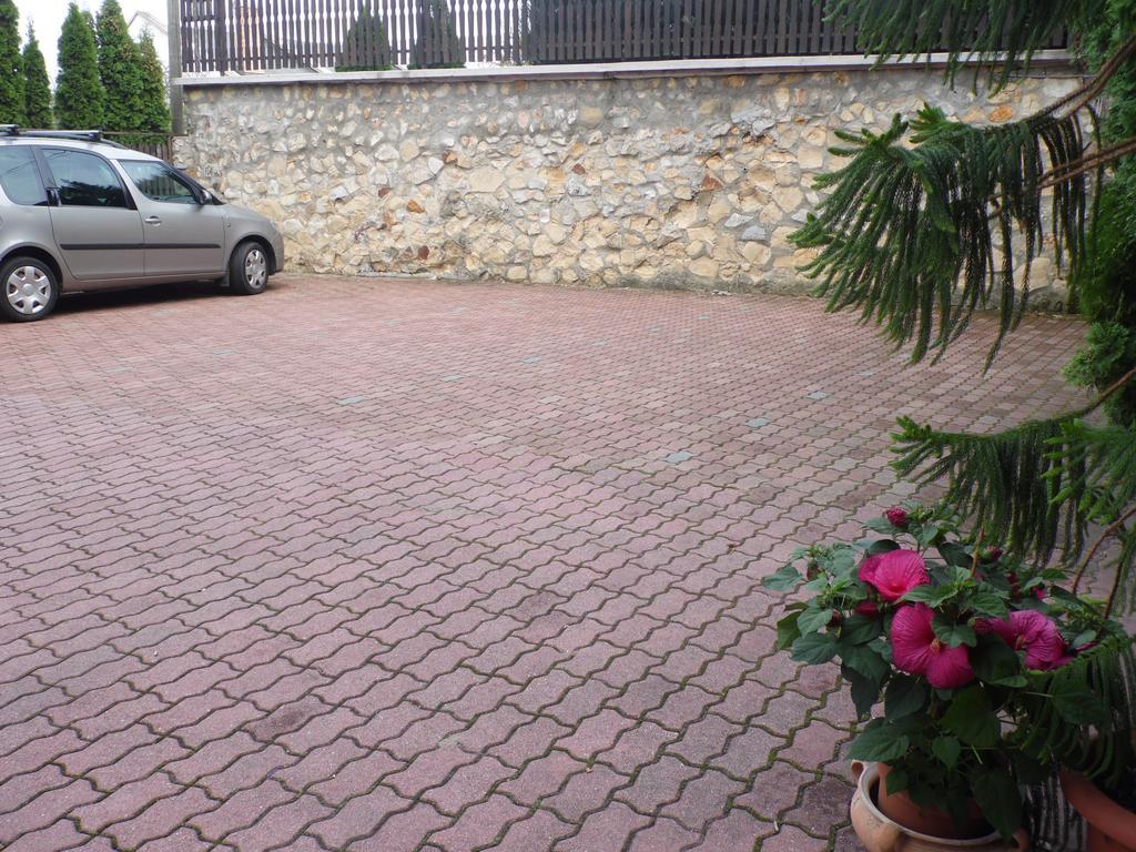 Agi Panzio Obuda Bed & Breakfast Budapest Luaran gambar