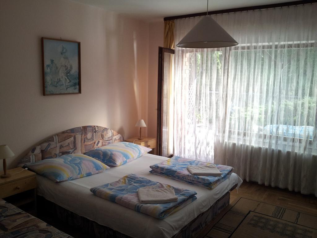 Agi Panzio Obuda Bed & Breakfast Budapest Bilik gambar