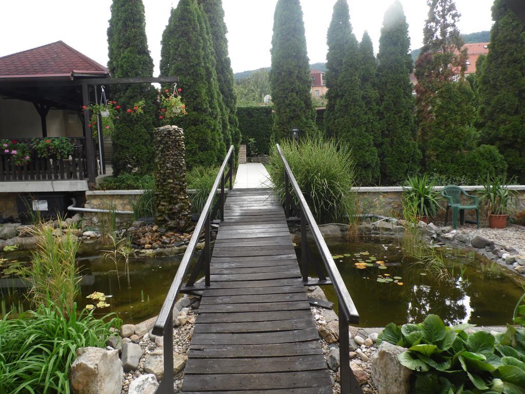 Agi Panzio Obuda Bed & Breakfast Budapest Luaran gambar